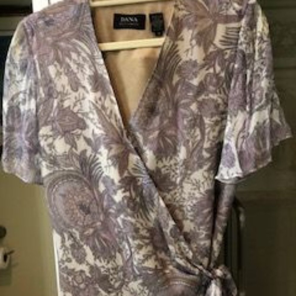 Dana Buchman soft short-sleeve, paisley floral, lavender & creamchiffon wrap top